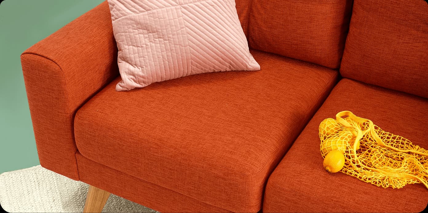 Ein Sofa nach der Polsterreinigung von Sofers